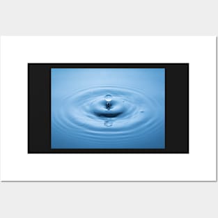 H2O WATER DROPLET DESIGN Posters and Art